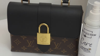 Designer Handtaschen Pflege, Bagvolution SPA SET, Handtaschen Reinigung, Schaumreiniger, Pflegelotion, Imprägnierspray, Handbürste, Mikrofasertuch, Akku-Bürste, Handtaschenpflege-Kit, Lederpflege, Taschenpflege-Accessoires, Luxus-Handtaschenpflege, Premium Reinigungsset, Designer-Accessoires Pflege, Modepflege, Taschenreinigungstools, Exklusives Pflegeset, Ledertaschenpflege, Luxus-Accessoires Reinigung